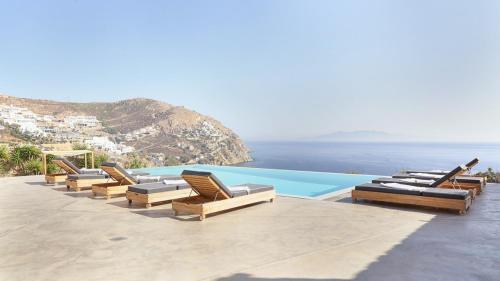 Elia Villa Sleeps 14 With Pool And Air Con