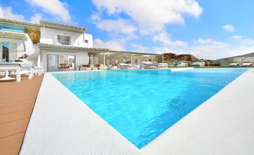Elia Villa Sleeps 12 With Pool And Air Con