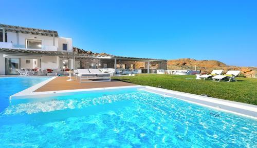 Elia Villa Sleeps 12 With Pool And Air Con