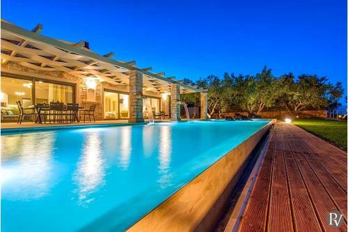 Limni Keriou Villa Sleeps 8 Wifi