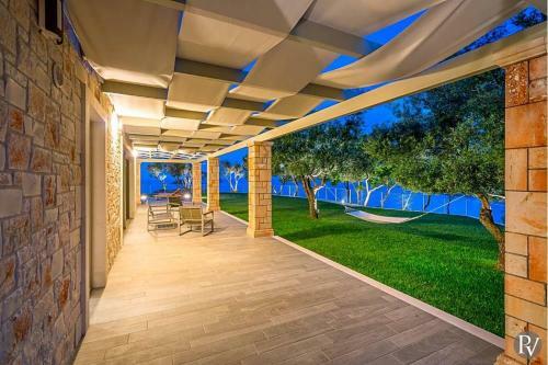 Limni Keriou Villa Sleeps 8 Wifi