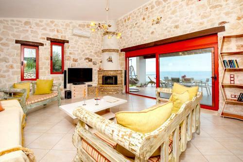 Varvara Villa Sleeps 4 With Pool Air Con And Wifi