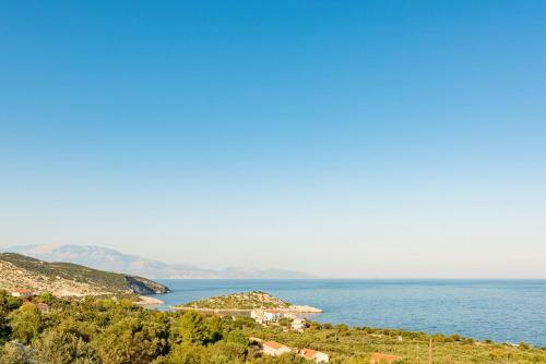 Varvara Villa Sleeps 4 With Pool Air Con And Wifi
