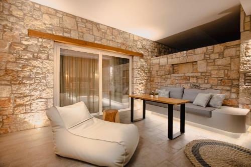 Hotel Aliv Stone Suites & Spa