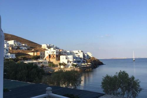 Deluxe Apartment Over The Sea
