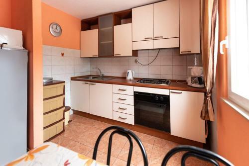 Hostal Apartments Karen