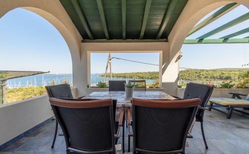 Island Home With Seaview Mirta
