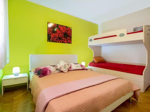 Simplistic Apartment In Vir With Garden