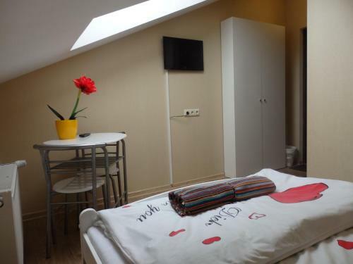 Happy Hotel