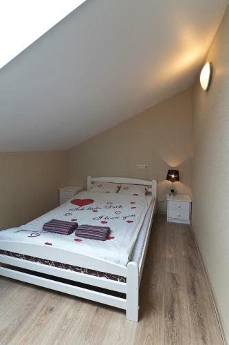 Happy Hotel
