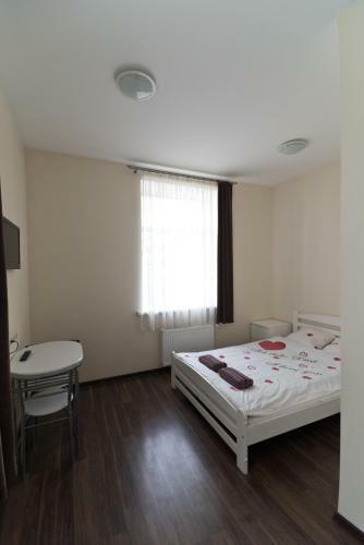 Happy Hotel