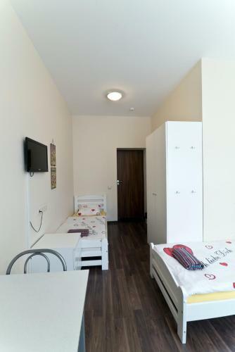 Happy Hotel