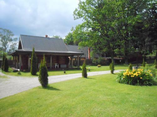 Forest Edge Lodge And House