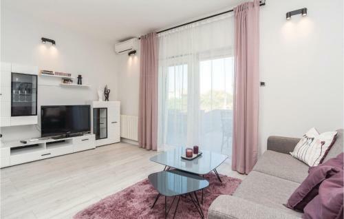 Two-bedroom Holiday Home In Zadar
