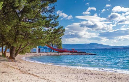 Two-bedroom Holiday Home In Bakarac