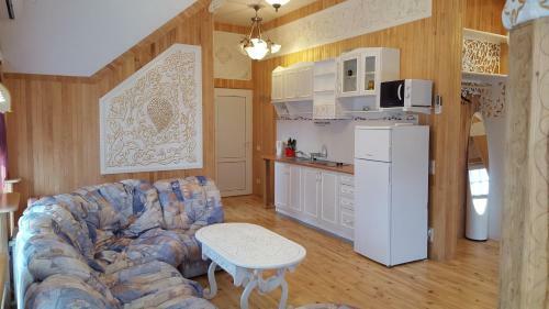 Hostal Naiza Guesthouse And Apartments