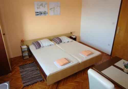 Hostal Apts And Rooms Ognjen- Family Friendly