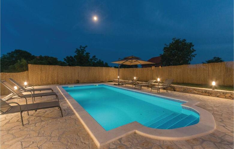 Five-bedroom Holiday Home In Biograd Na Moru