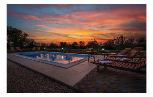 Four-bedroom Holiday Home In Miljevci