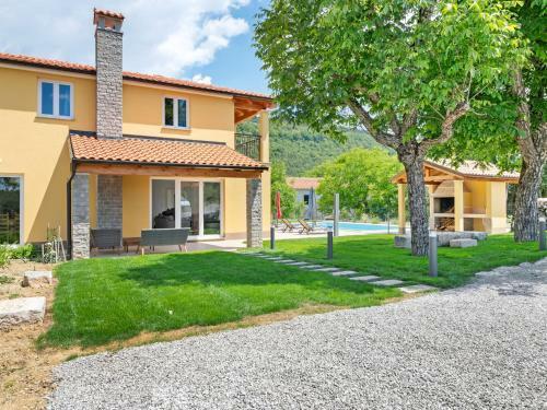 Quaint Holiday Home In Lovinac With Terrace