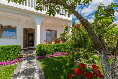 Apartamentos Lorina