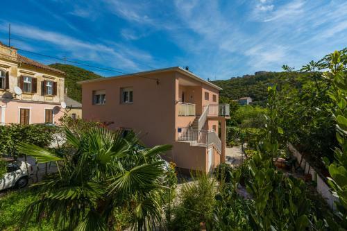 Anena Apartment