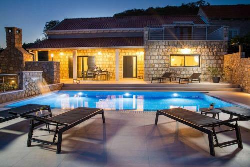 Villa Rustic Stone House
