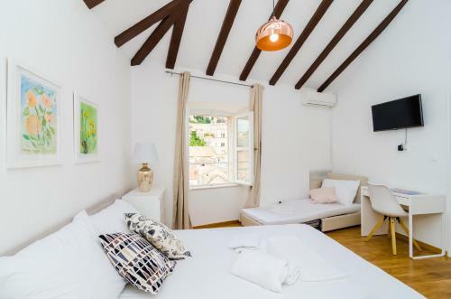 Hostal Cinema View House