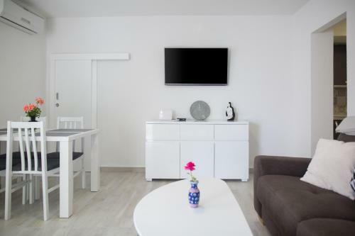 Serious Job Apartment