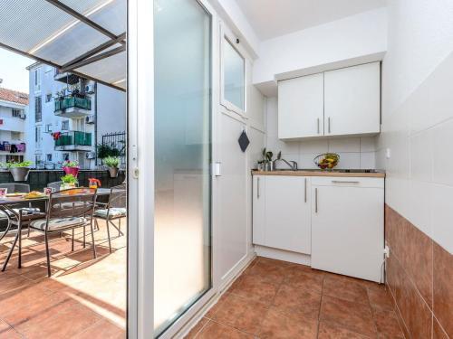 Spacious Apartment In Dubrovnik With Beach Nearby