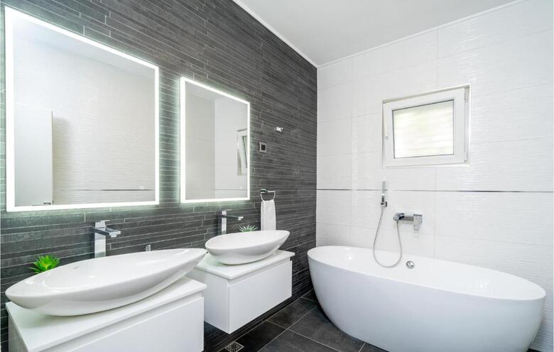 Two-bedroom Holiday Home In Janjina