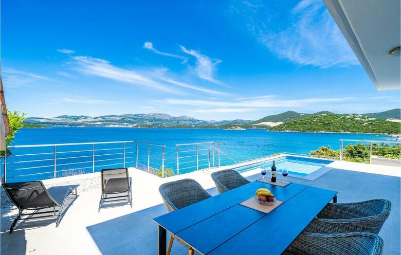 Two-bedroom Holiday Home In Janjina