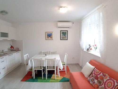 House Gardenia House
