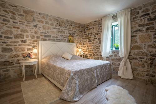Luxury Villa Lipa With Hot Tub