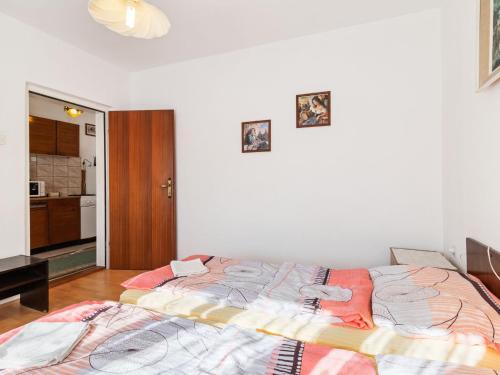 Decent Apartment In Li?njan With Balcony
