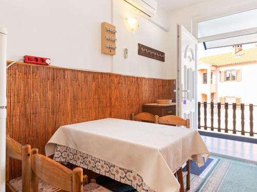 Decent Apartment In Li?njan With Balcony