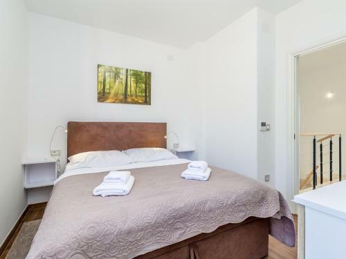 Scenic Villa In Linardi?i With Private Swimming Pool