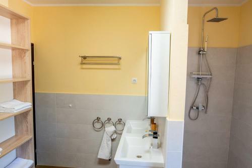 Hostal Via Flavia With Common Pool