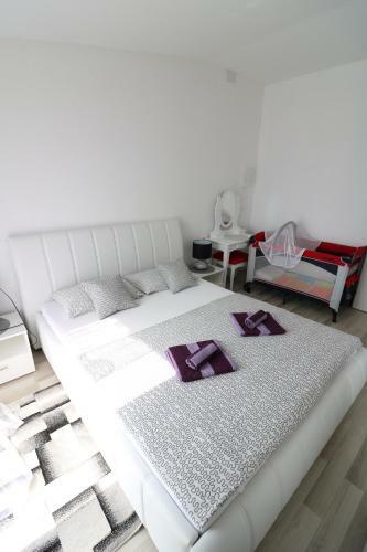 Apartments Ema