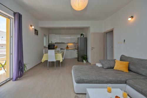 Apartment With Big And Free Private Parking