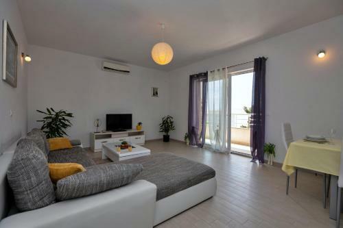 Apartment With Big And Free Private Parking
