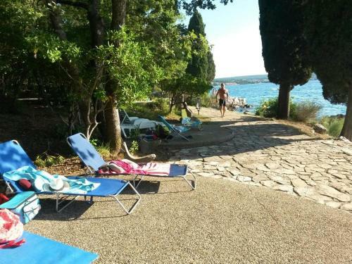 Apartment 4693-2 For Max. 4 Pers. In Malinska