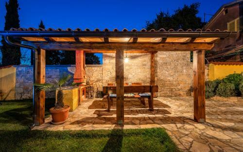 House Mali Vareski 585