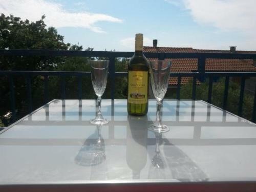 Apartment 4693-1 For Max. 6 Pers. In Malinska