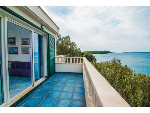 Stunning 7-bed Villa In Maslinica With Pool