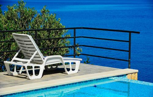 Stunning 7-bed Villa In Maslinica With Pool