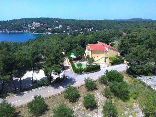 Holiday Home Denis - 100m From Sea