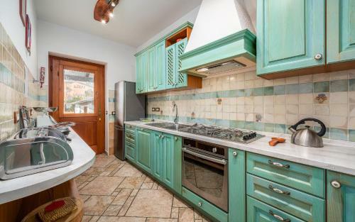 Villa Bacio With Pool, Wine Cellar, Volleyball Field