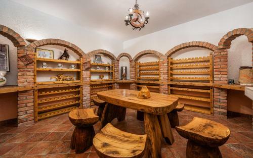 Villa Bacio With Pool, Wine Cellar, Volleyball Field