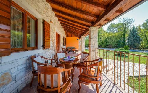 Villa Bacio With Pool, Wine Cellar, Volleyball Field